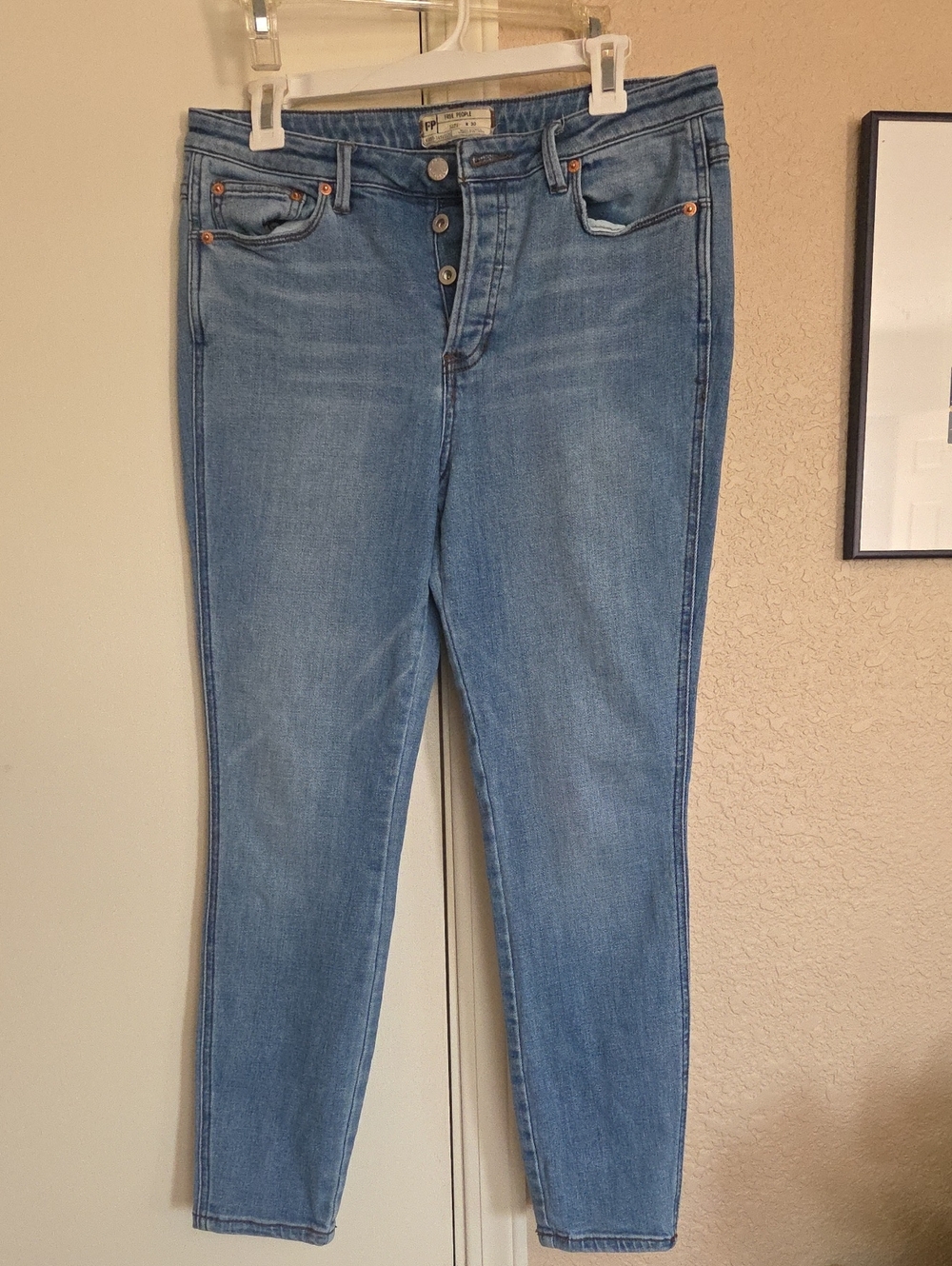 Free People Medium Wash Skinny Jeans in Light Blue